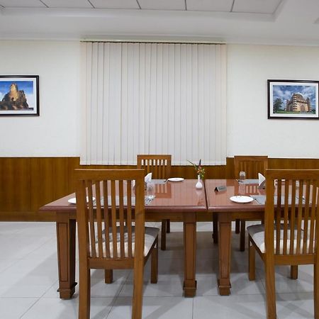 Kstdc Kumarakrupa Hotel Бангалор Екстериор снимка
