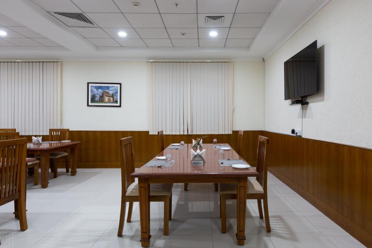 Kstdc Kumarakrupa Hotel Бангалор Екстериор снимка