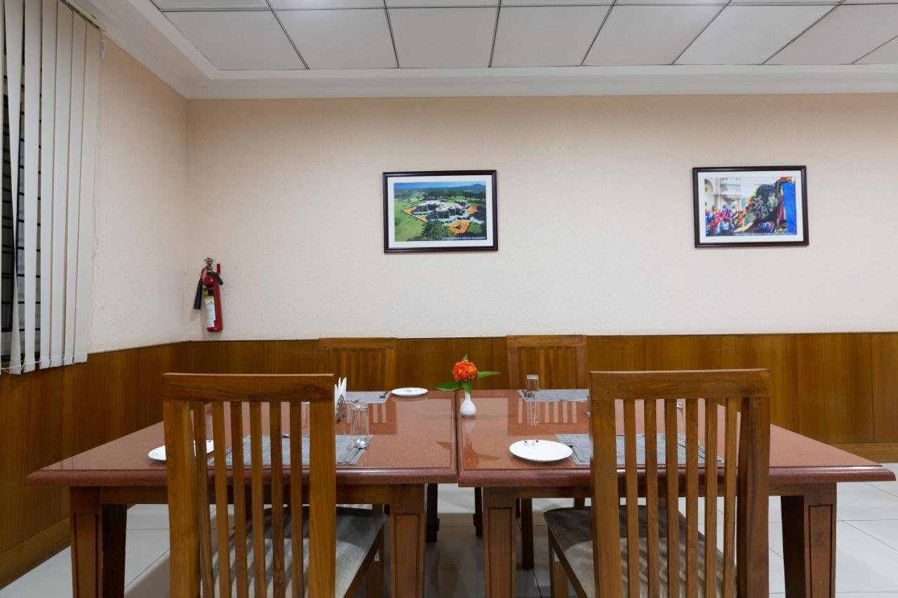 Kstdc Kumarakrupa Hotel Бангалор Екстериор снимка