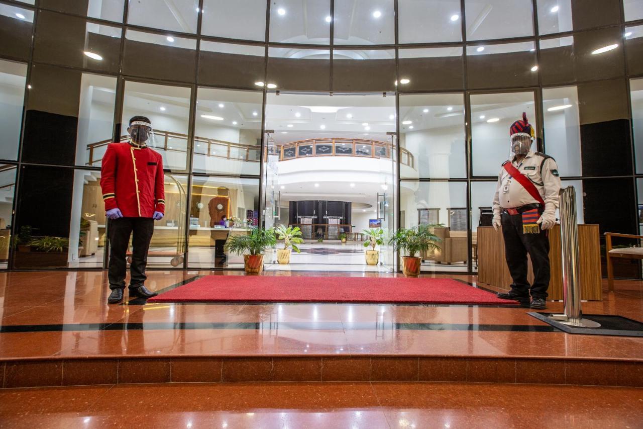 Kstdc Kumarakrupa Hotel Бангалор Екстериор снимка