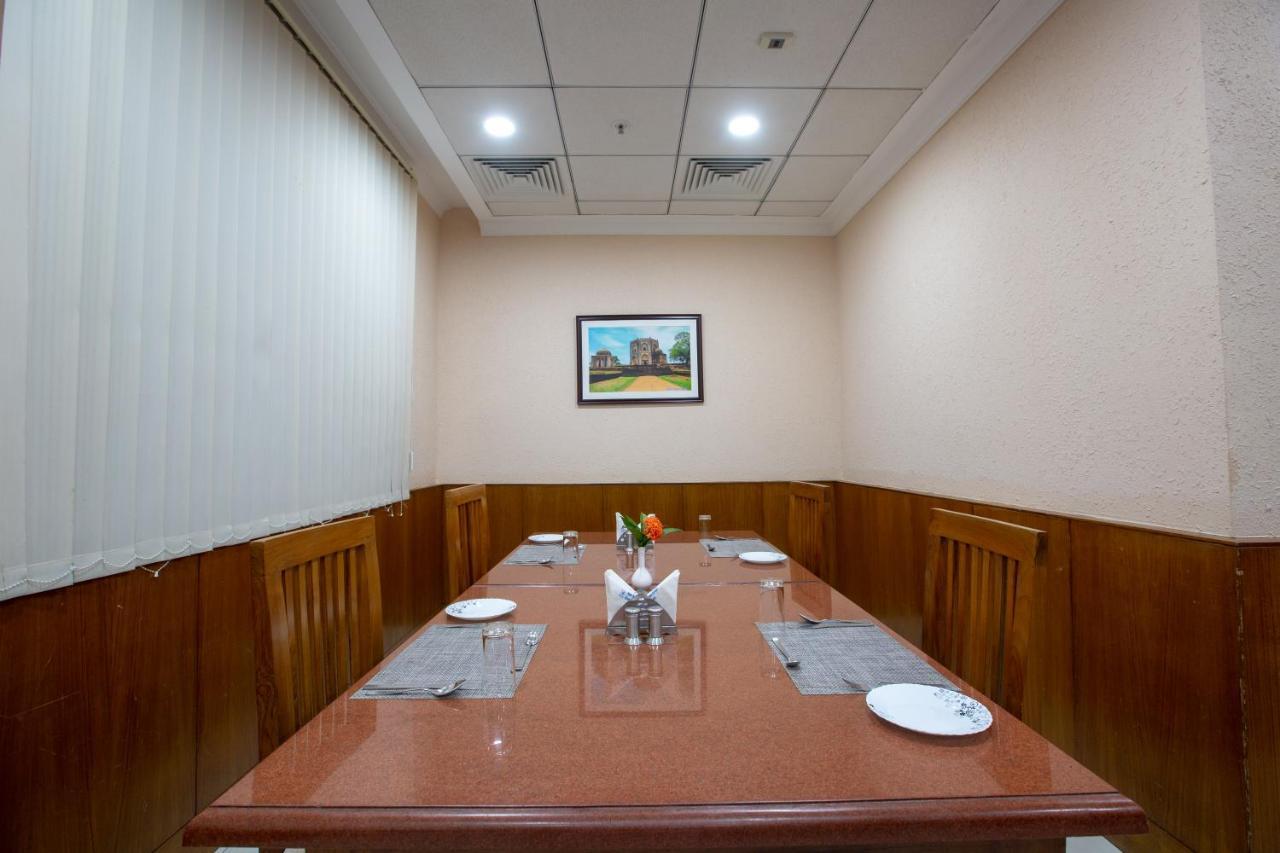 Kstdc Kumarakrupa Hotel Бангалор Екстериор снимка