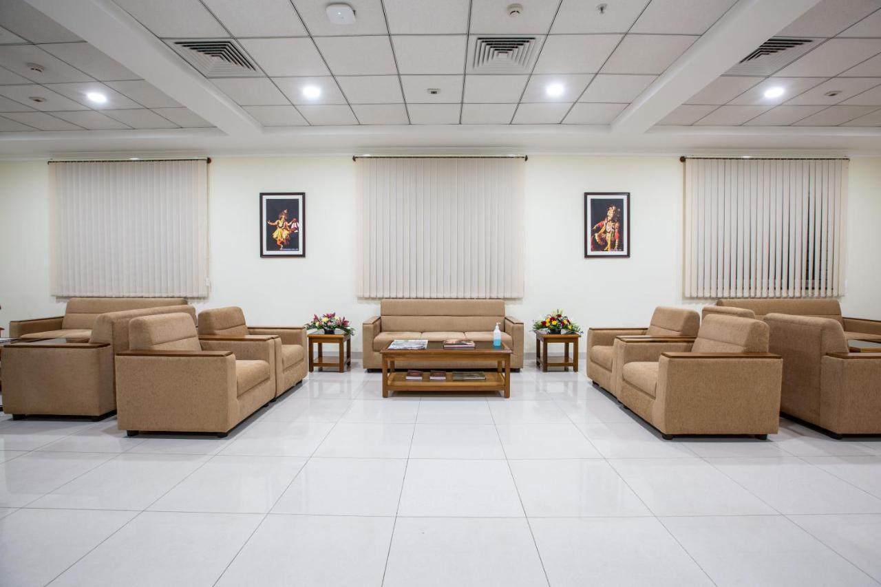 Kstdc Kumarakrupa Hotel Бангалор Екстериор снимка