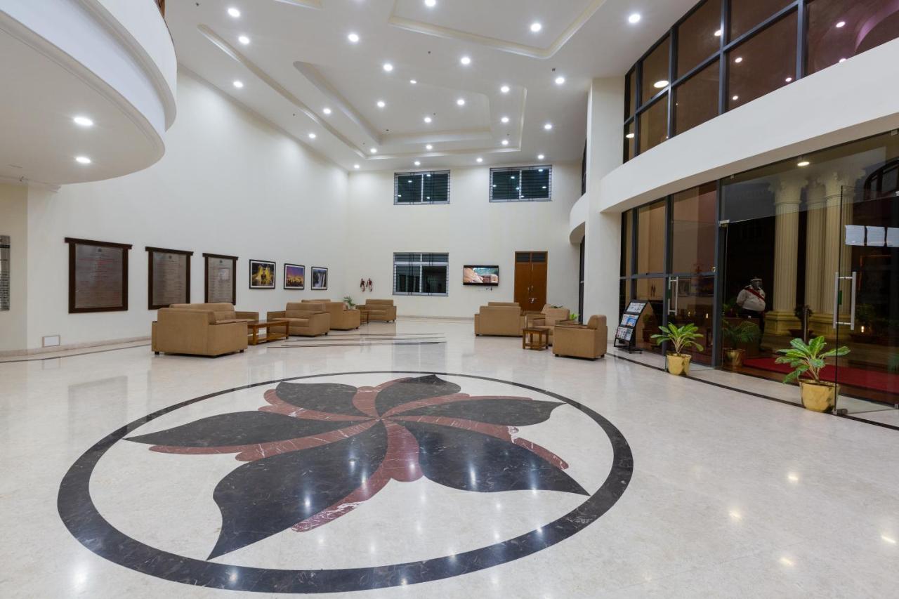 Kstdc Kumarakrupa Hotel Бангалор Екстериор снимка