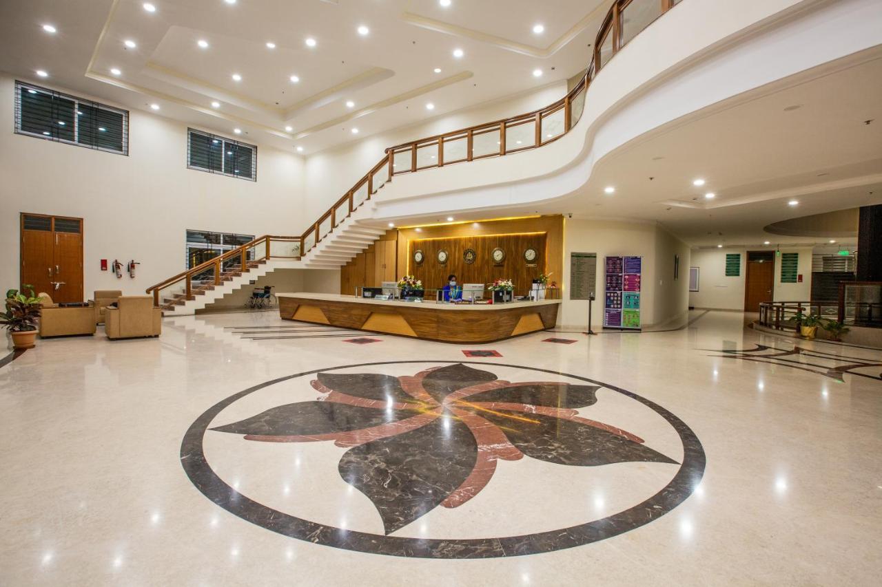 Kstdc Kumarakrupa Hotel Бангалор Екстериор снимка