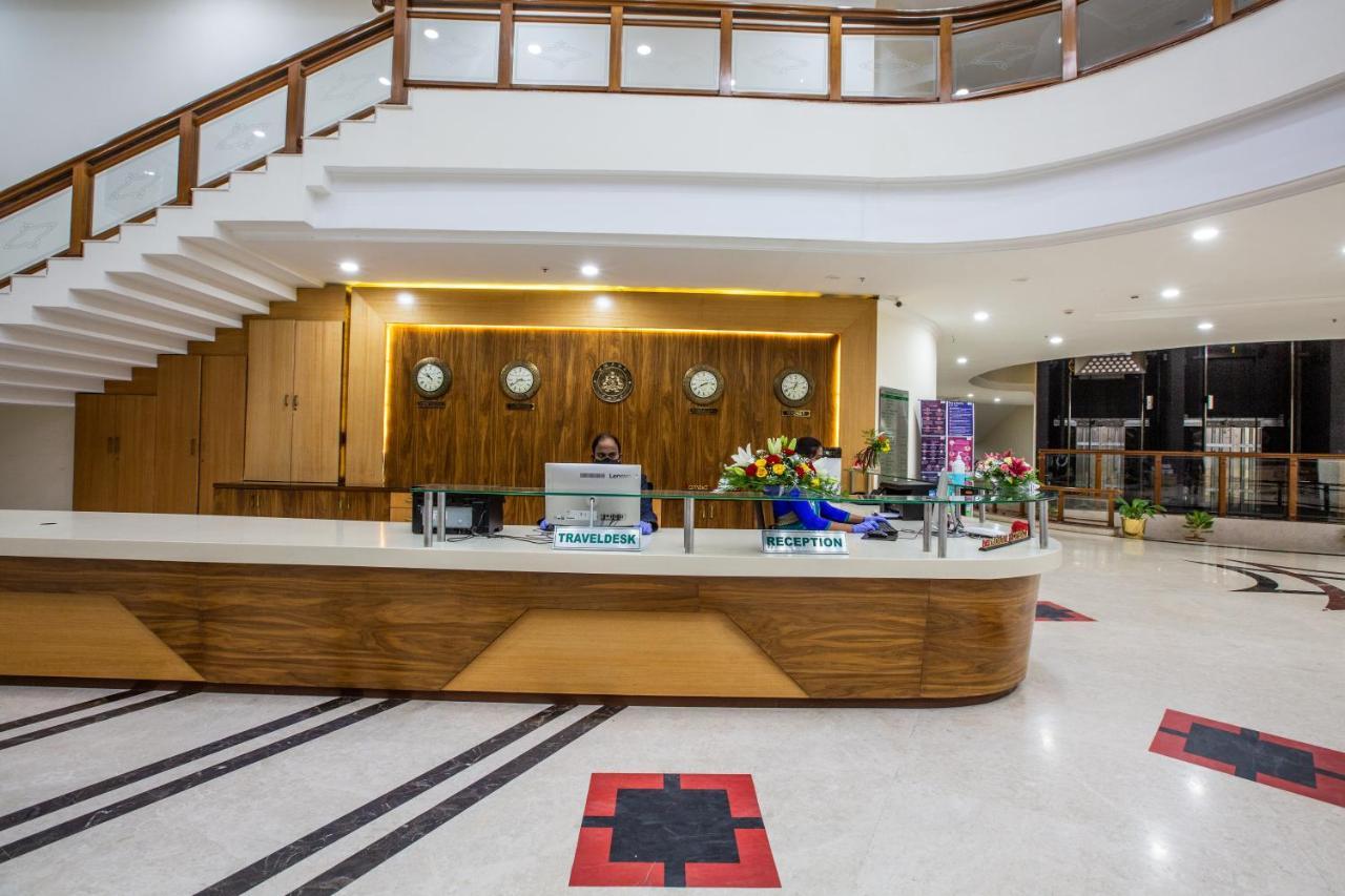 Kstdc Kumarakrupa Hotel Бангалор Екстериор снимка