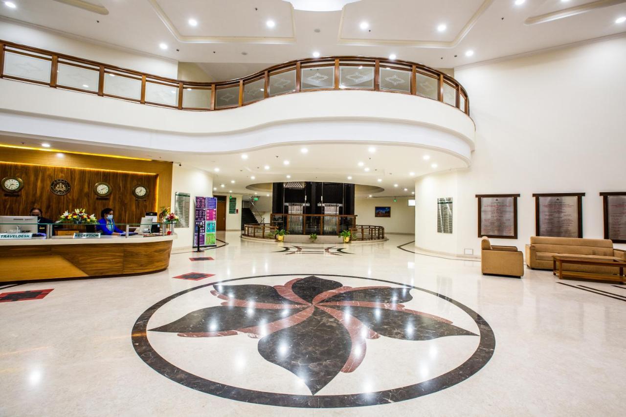 Kstdc Kumarakrupa Hotel Бангалор Екстериор снимка