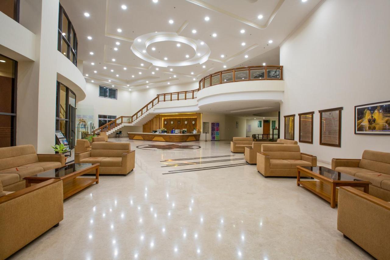 Kstdc Kumarakrupa Hotel Бангалор Екстериор снимка