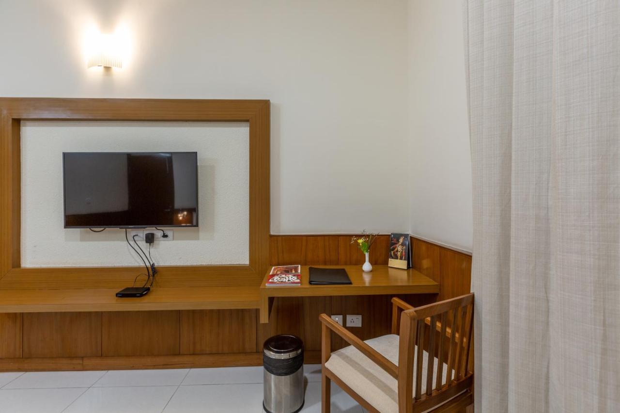 Kstdc Kumarakrupa Hotel Бангалор Екстериор снимка
