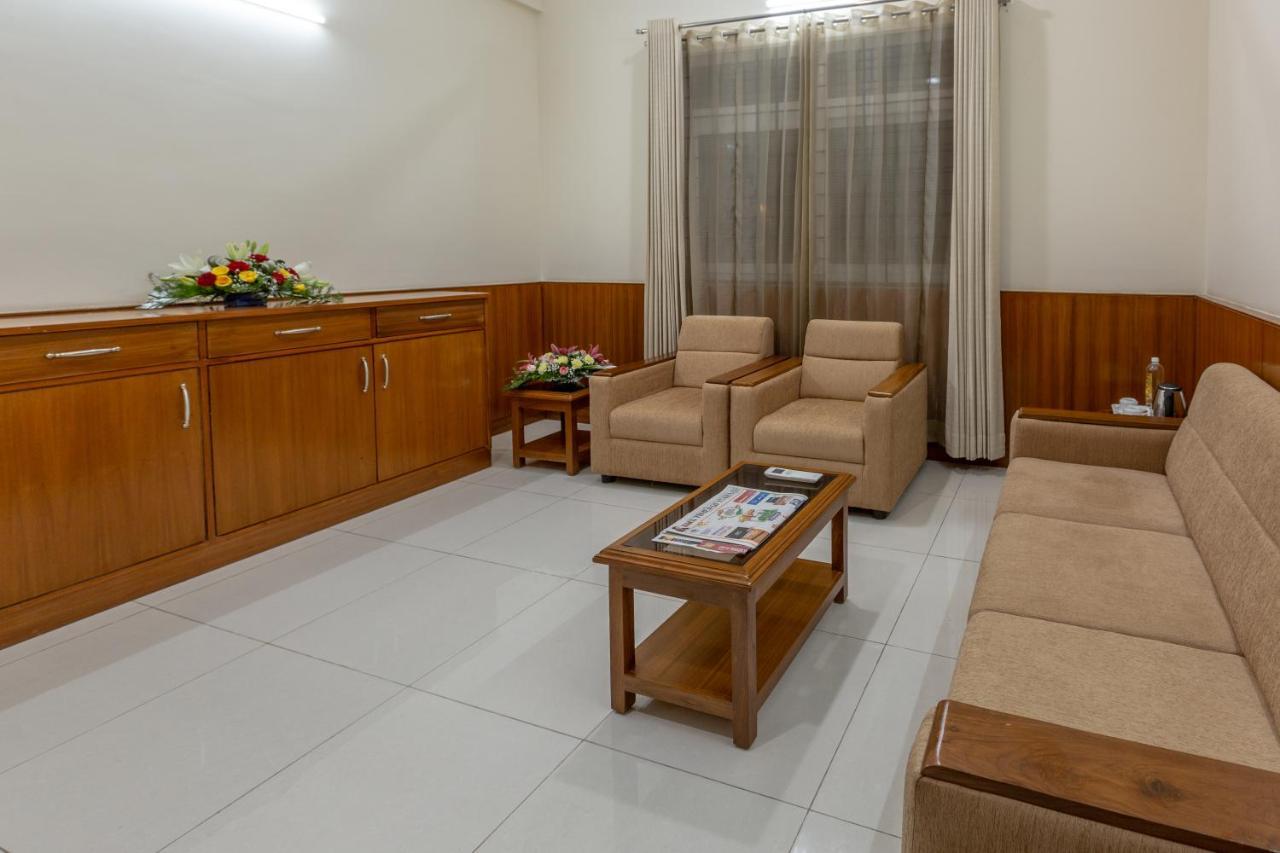 Kstdc Kumarakrupa Hotel Бангалор Екстериор снимка