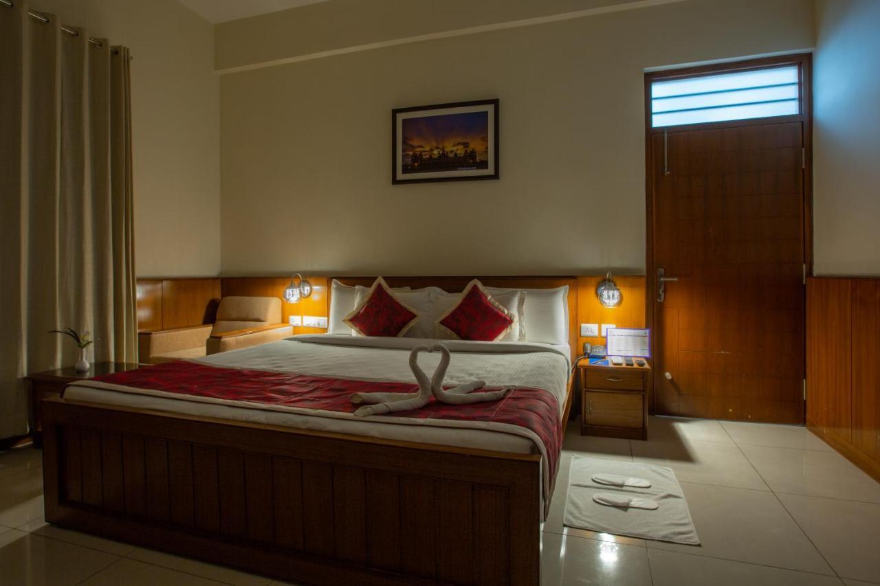 Kstdc Kumarakrupa Hotel Бангалор Екстериор снимка