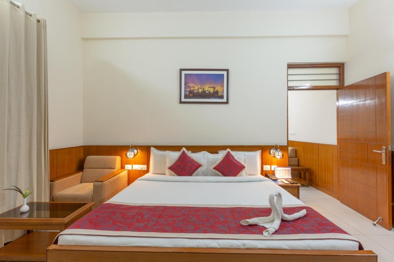 Kstdc Kumarakrupa Hotel Бангалор Екстериор снимка