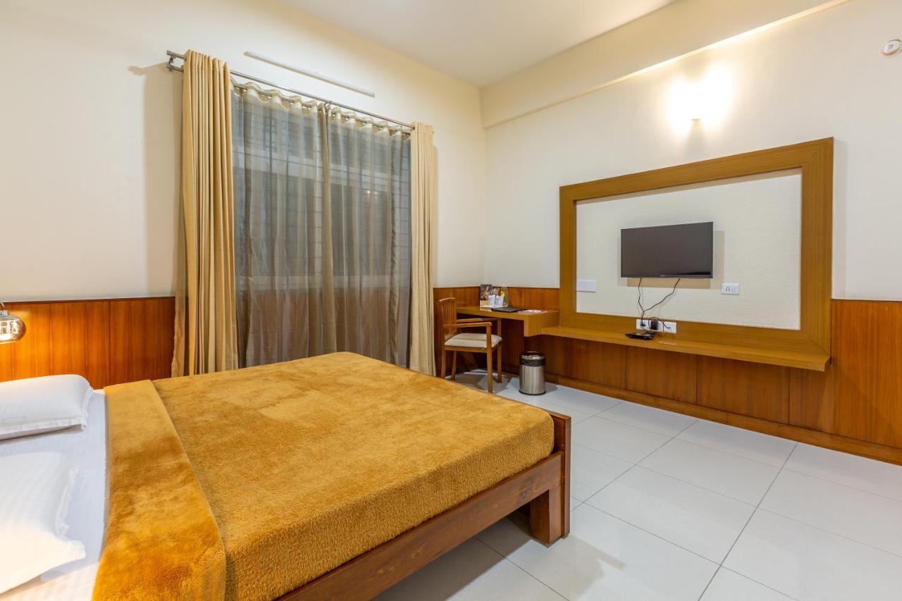 Kstdc Kumarakrupa Hotel Бангалор Екстериор снимка